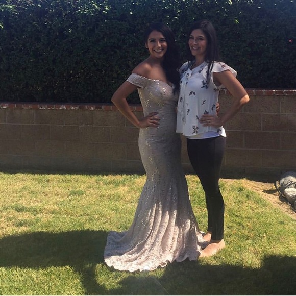 BEAUTIFUL PROM DRESS - Picture 7 of 8